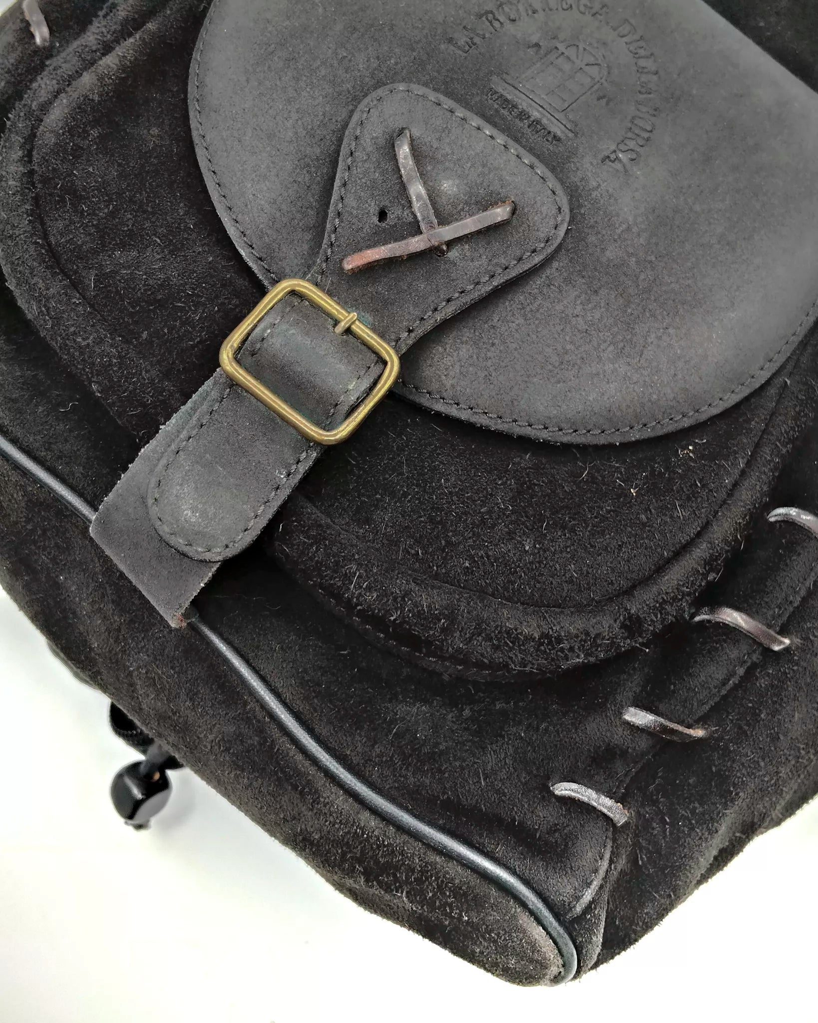 Zaino monospalla in camoscio Artigianale La Bottega della Borsa