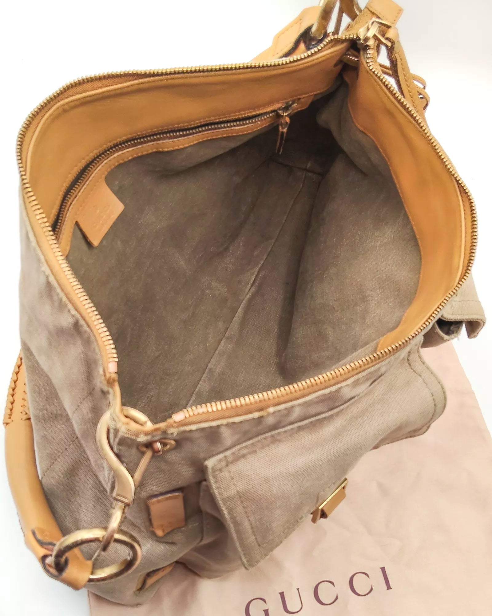 Utilitarian Safari Shoulder bag Gucci