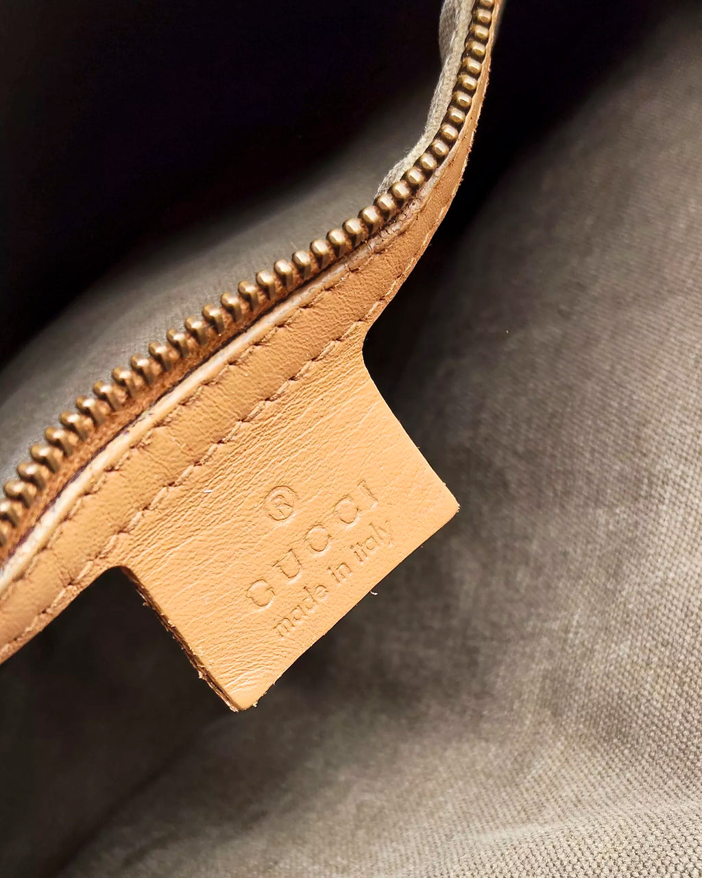 Utilitarian Safari Shoulder bag Gucci
