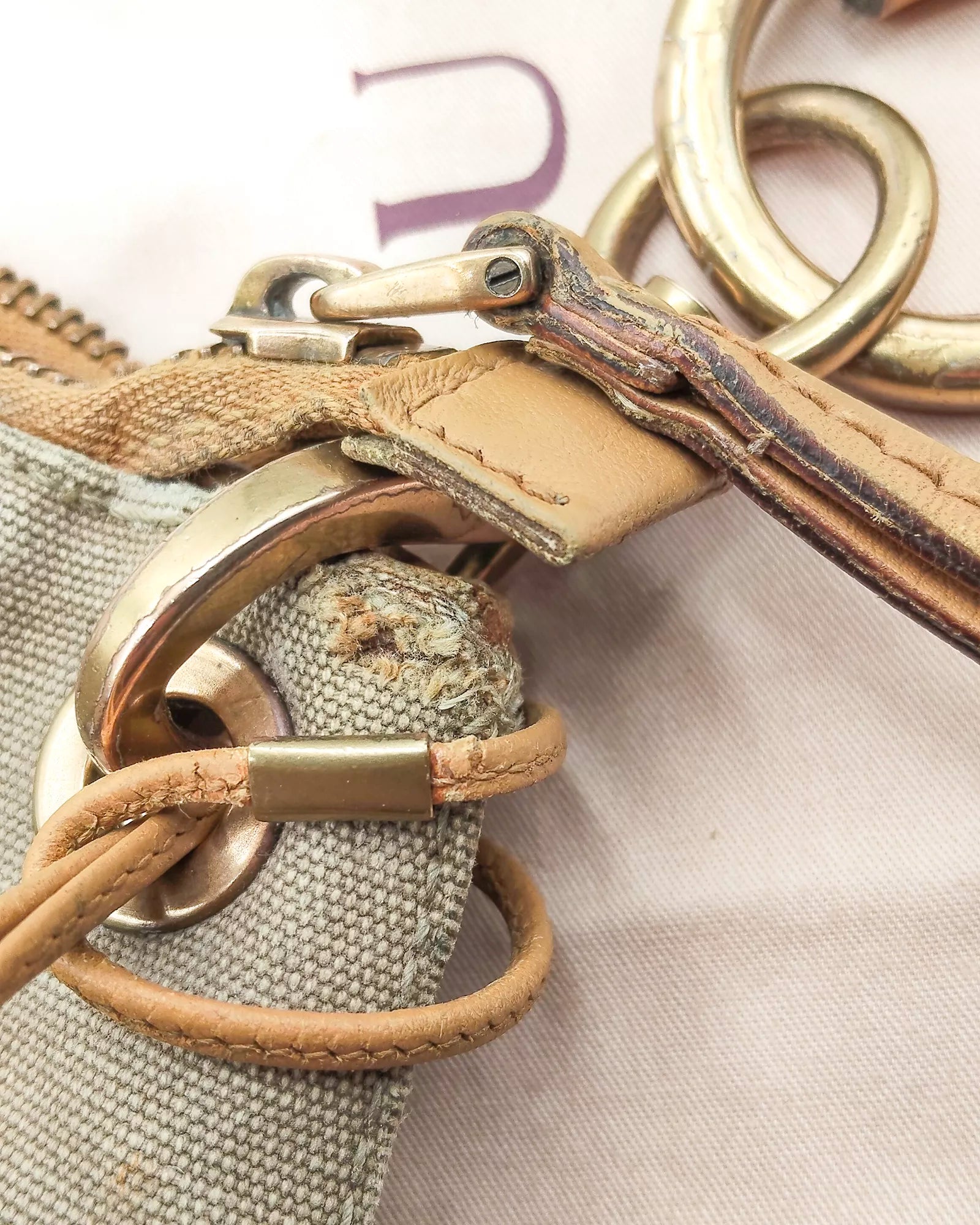 Utilitarian Safari Shoulder bag Gucci