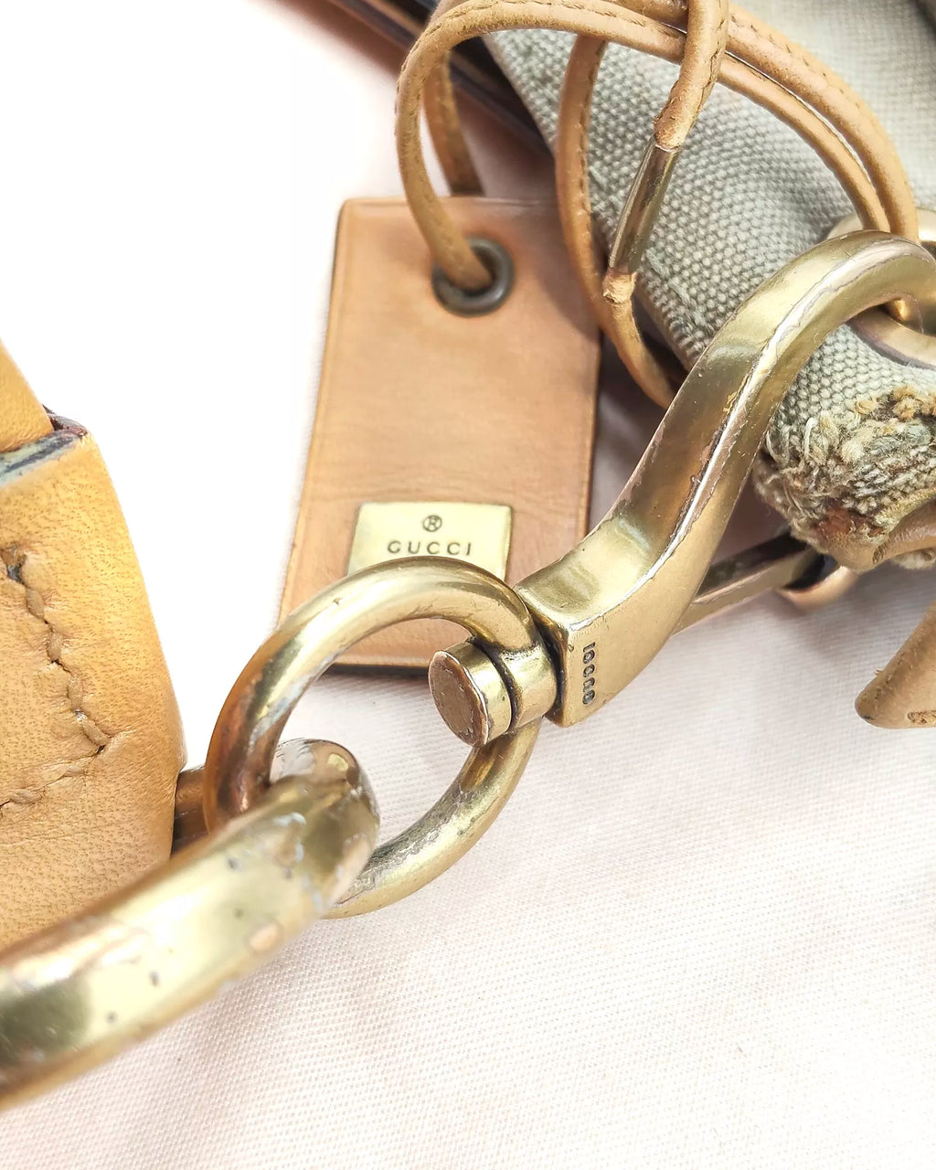 Utilitarian Safari Shoulder bag Gucci