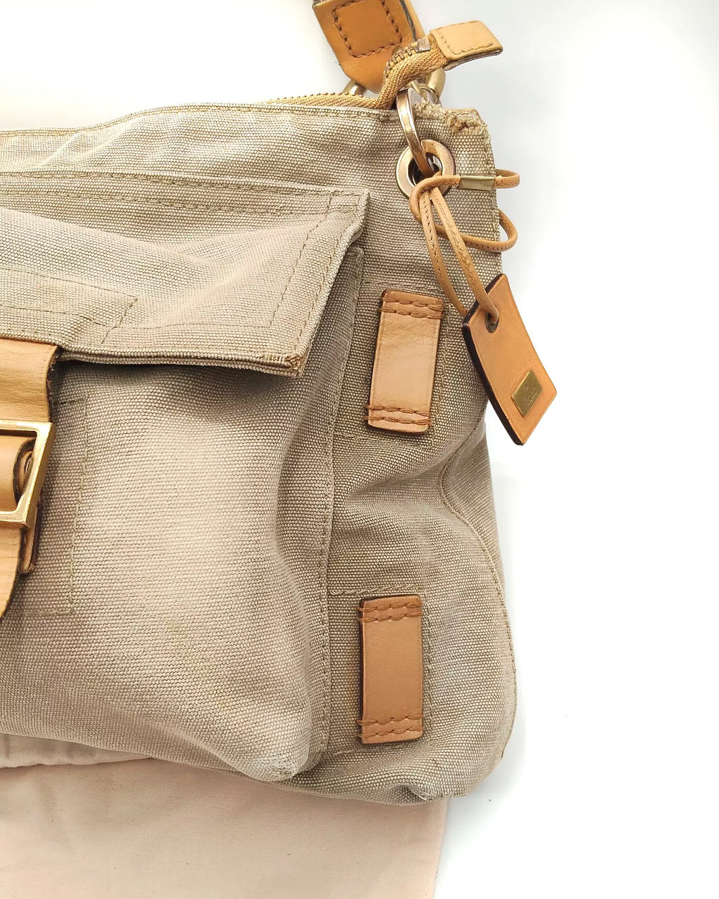 Utilitarian Safari Shoulder bag Gucci